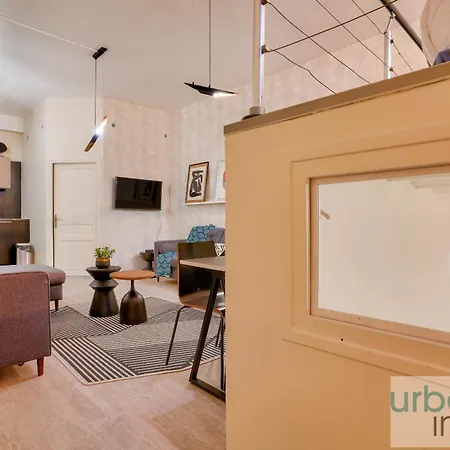 33 - Flat Av Des Champs-élysées *