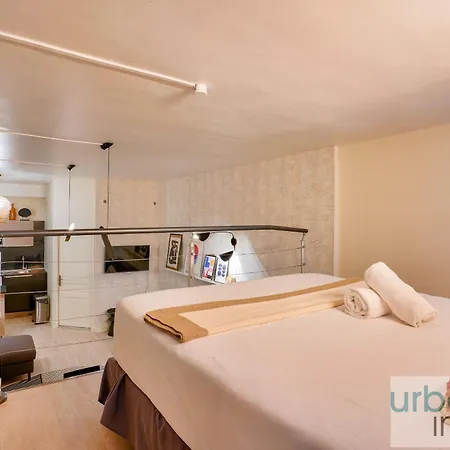 33 - Flat Av Des Champs-élysées *